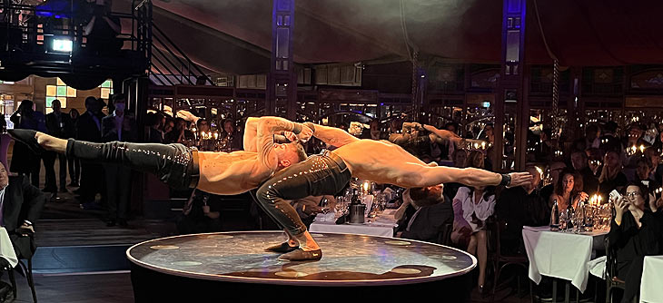 Jack & Tiago beeindrucken mit unfassbarer Körperbeherrschung bei "Festival" im teatro 2021/2022(©Foto: Martin Schmitz)